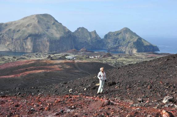 Subindo o vulcão Eldfell, na ilha de Heimaey, no sul da Islândia